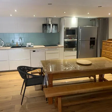 Semesterbostad De La Couze Pavin