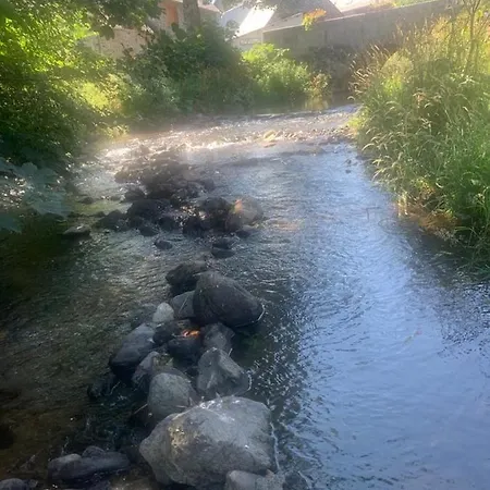 De La Couze Pavin Semesterbostad